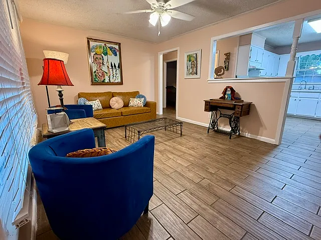 3 bed, 956 sqft, $3,000 — Photo 3