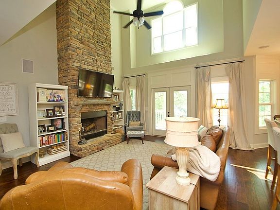 4th image of 2707 Lee Road 42
