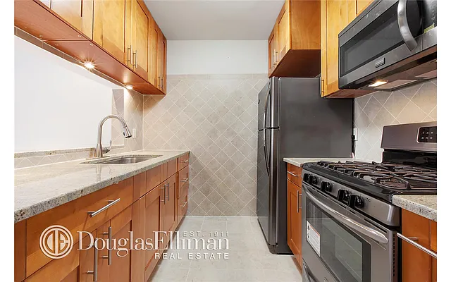 Rented by Douglas Elliman | media 19