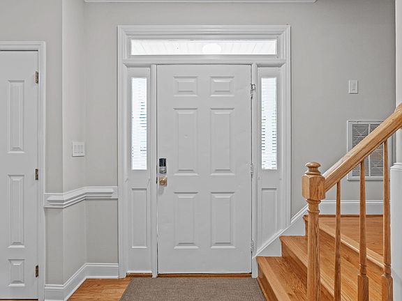 2nd image of 104 Lost Tree Ln