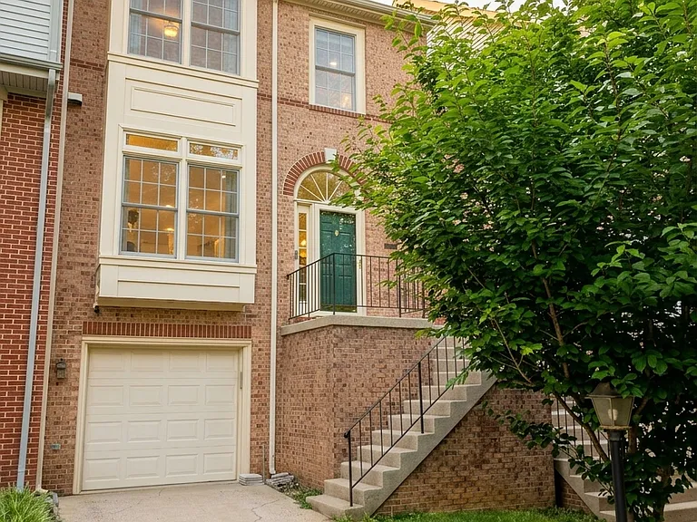 11908 Matthews Ct — Photo 1