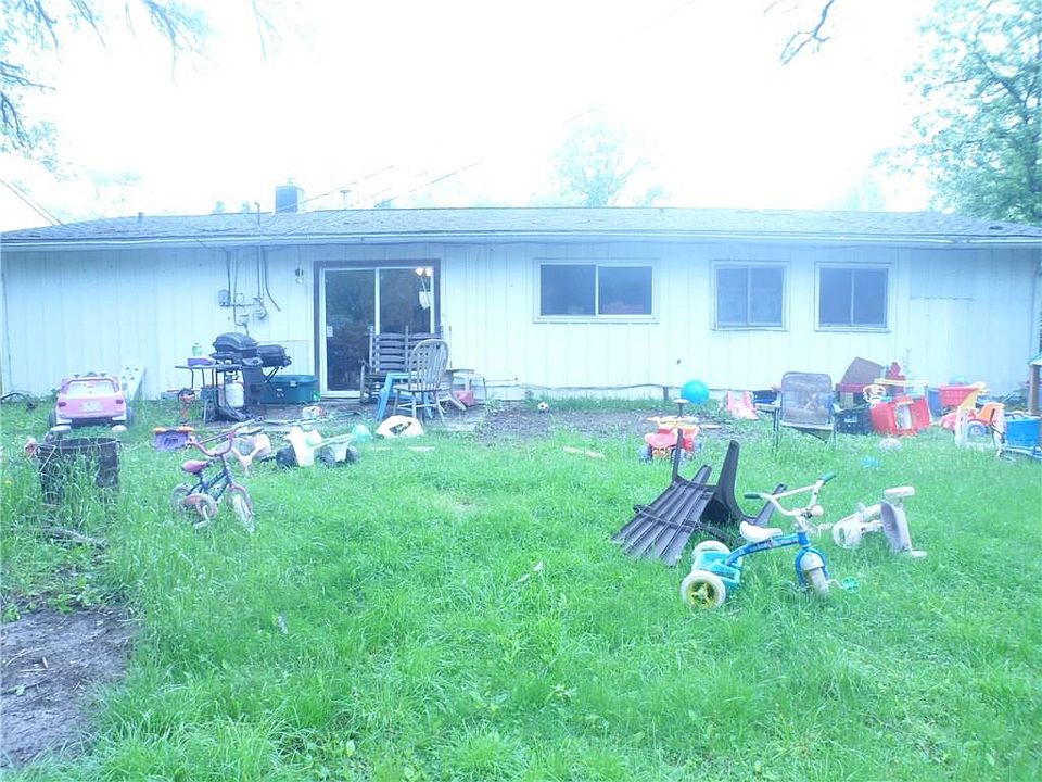 2nd image of 3719 Roseway Ln