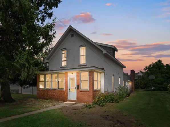 105 Locust St E, Three Oaks, MI 49128