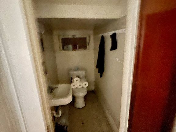 4th image of 959 Avenue A