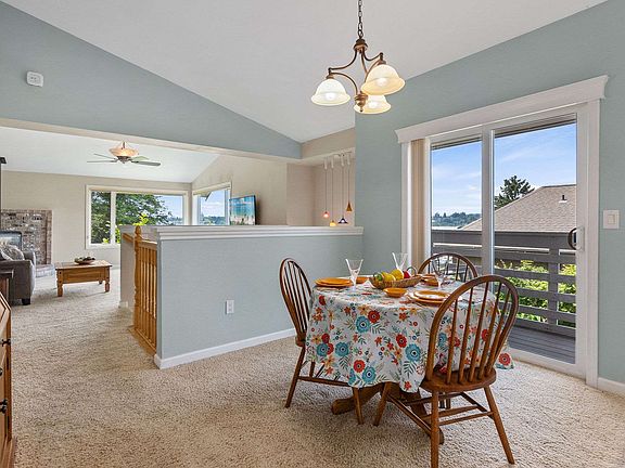 4th image of 814 San Francisco Ave NE