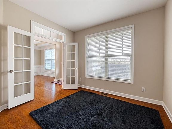 4th image of 440 Cranbrooke Cir