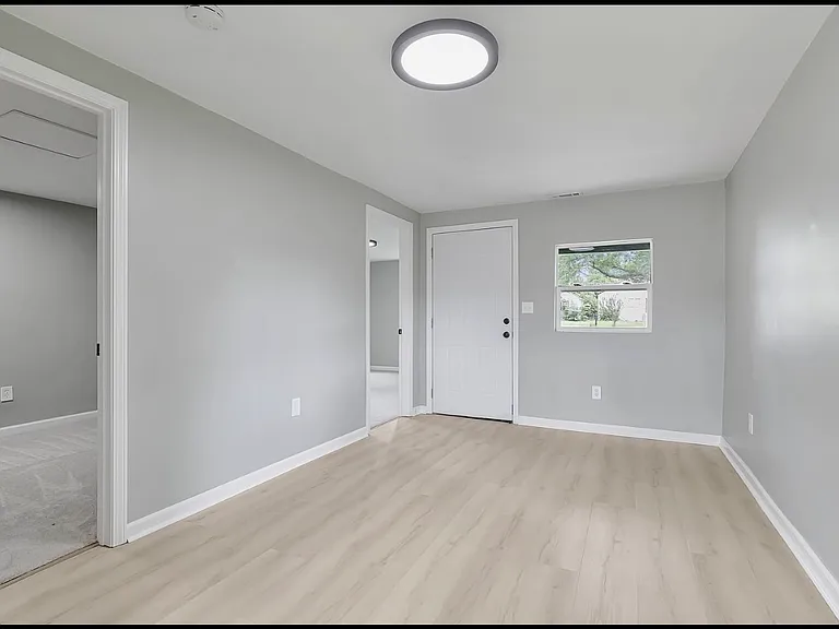 1341 Genessee Ave — Photo 5