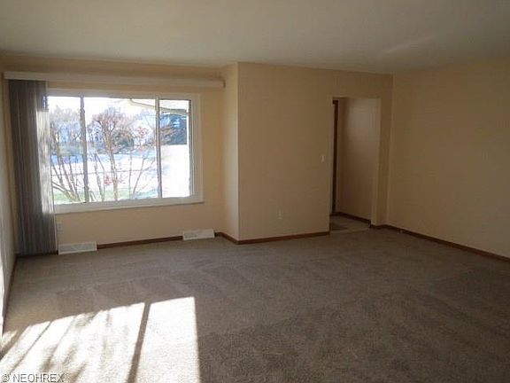 4th image of 4055 Magnolia Dr