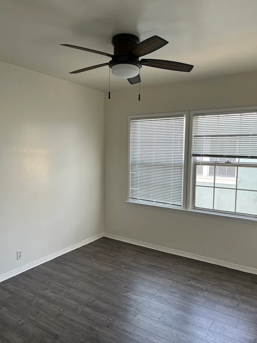 Building Photo - 5579 Kinston Ave #3