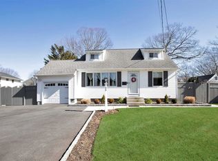 795 Larkfield Rd, Commack, NY 11725