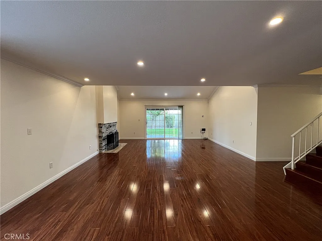 4 bed, 1692 sqft, $4,800 — Photo 3