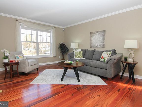 3rd image of 103 Southfield Ln