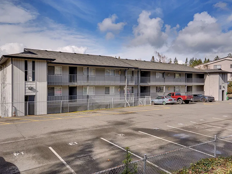 Park Ridge Apartments — Photo 16