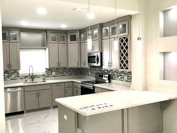 3rd image of 6717 Woodlands Ave