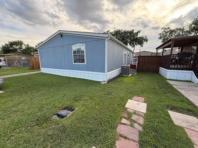 11101 E Sunset Dr — Photo 3