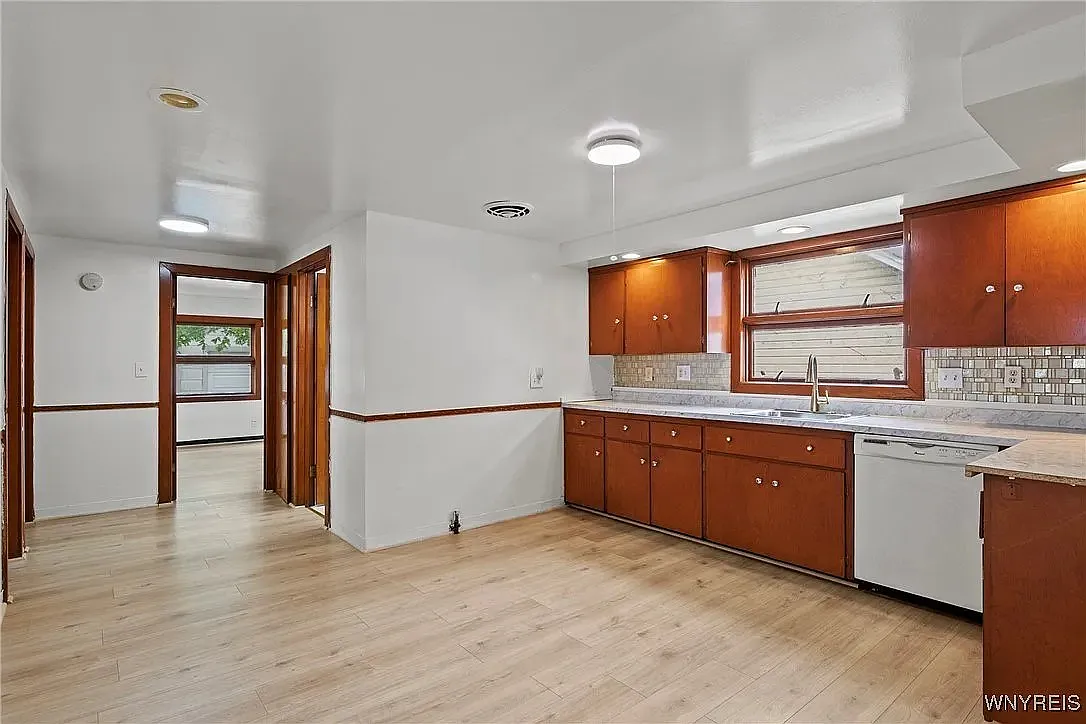 2 bed, 1100 sqft, $1,400 — Photo 2
