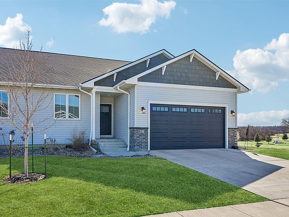 4th image of 827 Trail Ridge Rd