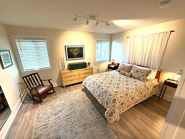 Bedroom w/ queen-size bed (linens not included)