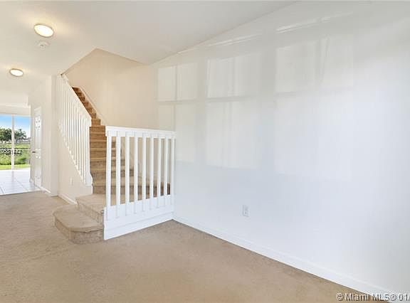 4th image of 208 SE 29th Ave Unit 8