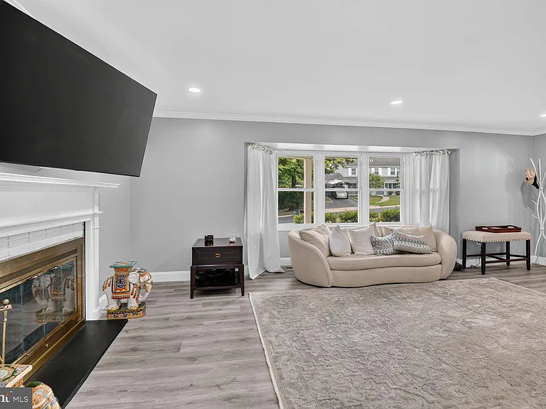 12420 Seabury Ln — Photo 5