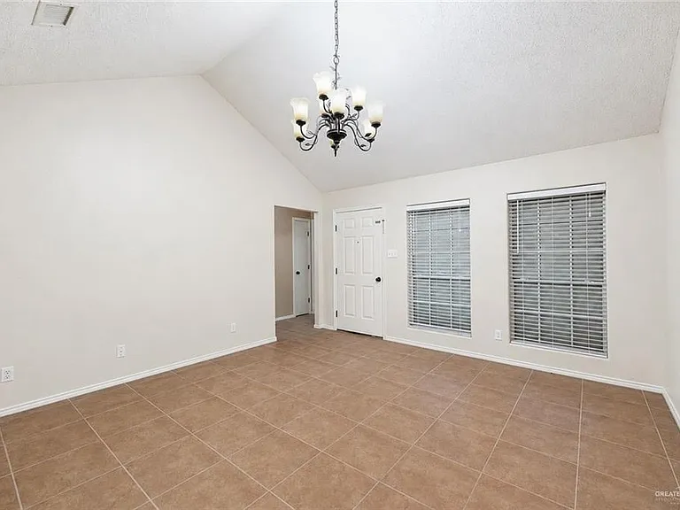 3413 Yucca Ave — Photo 2