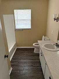 2nd image of 515 S Oak Street