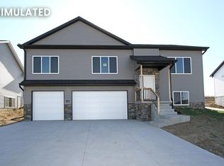 7020 NW 14th St, Lincoln, NE 68521