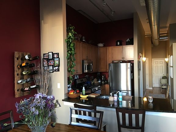 5th image of 824 W Superior St Unit 305