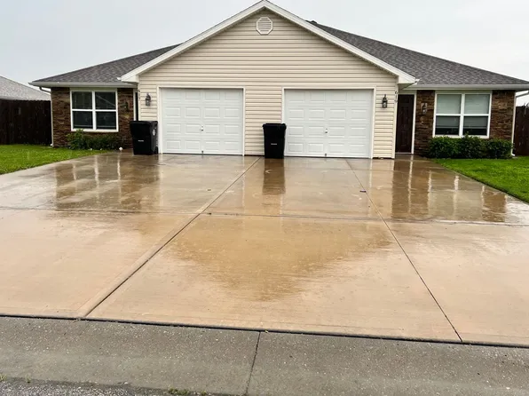 619 Terry Dr, Pleasant Hill, MO 64080