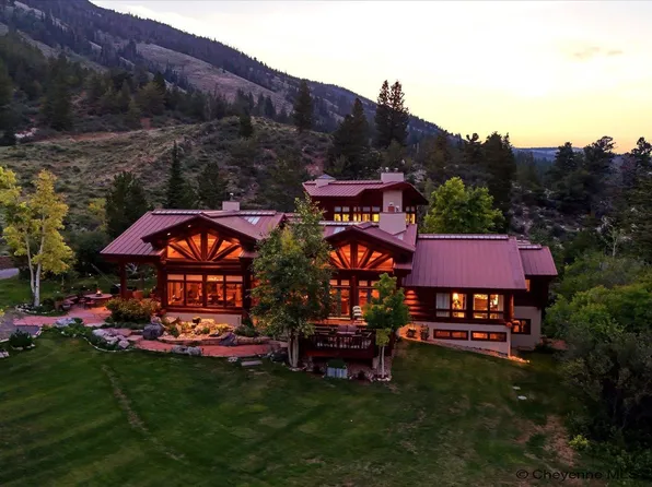 77 Cross Creek Rd, Centennial, WY 82055