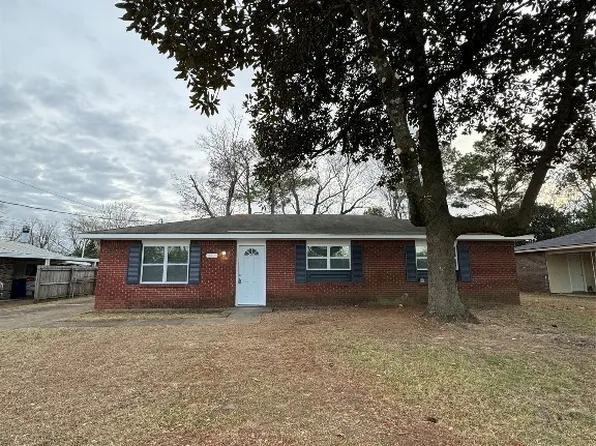 211 Magnolia Dr, Prattville, AL 36067