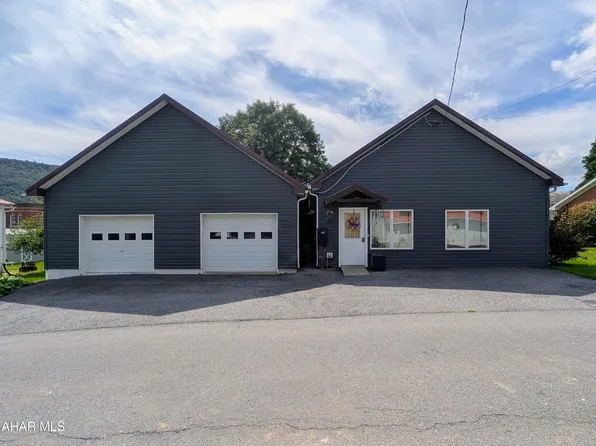 416 E Vondersmith Ave, Bedford, PA 15522