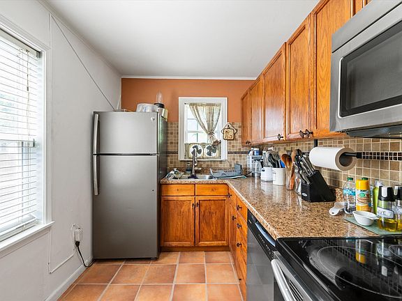 5th image of 29 N Mayfield St