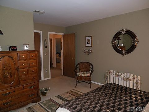 1st image of 8 Lindsey Ct