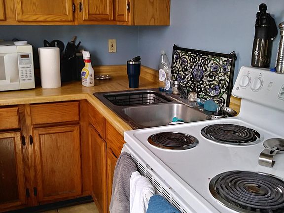 4th image of 812 S Elam Ave