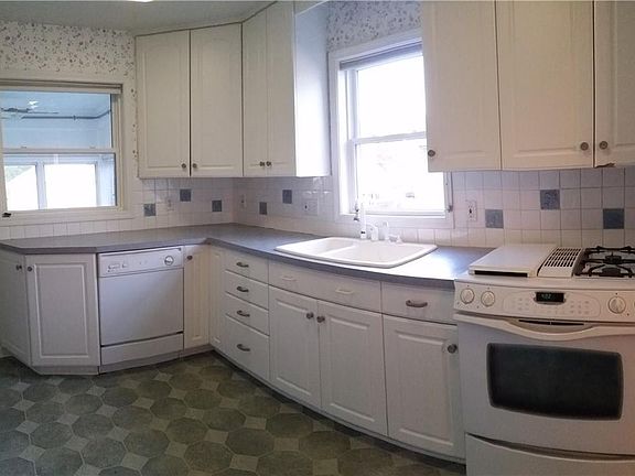 4th image of 216 Avondale Rd