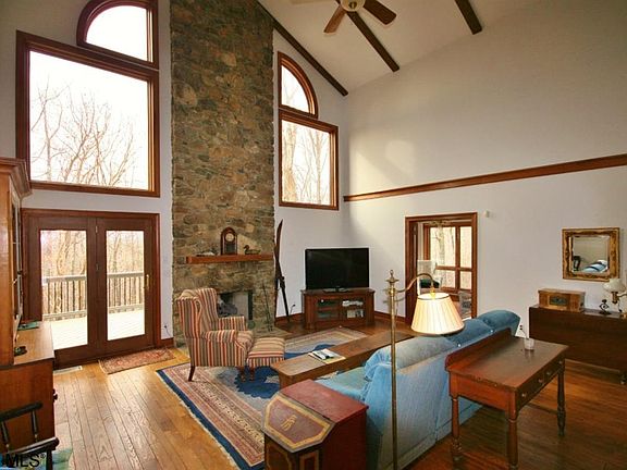 2nd image of 107 Hearthstone Ln