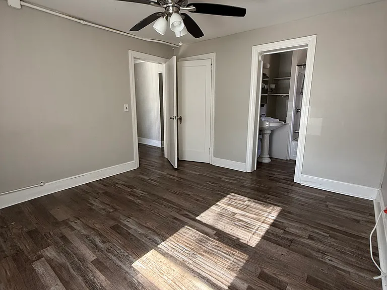 2153 Memorial Ct #8 — Photo 1