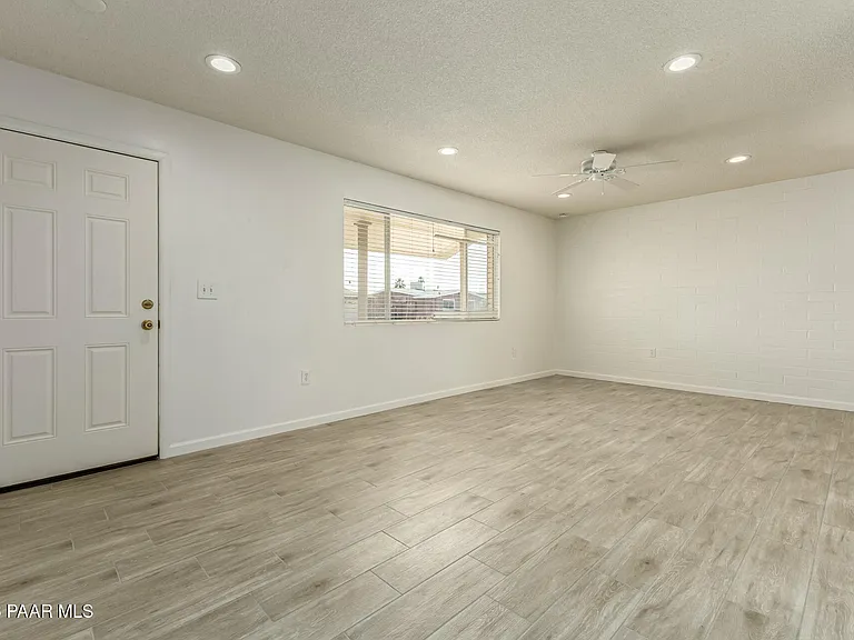 11014 W Cheryl Dr — Photo 6