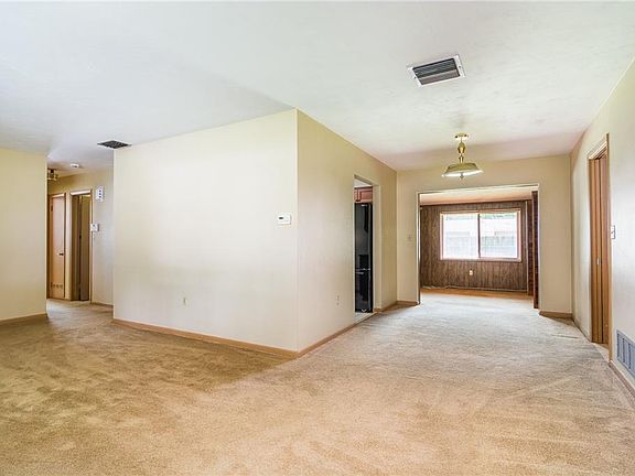 5th image of 923 Phyllis Ave
