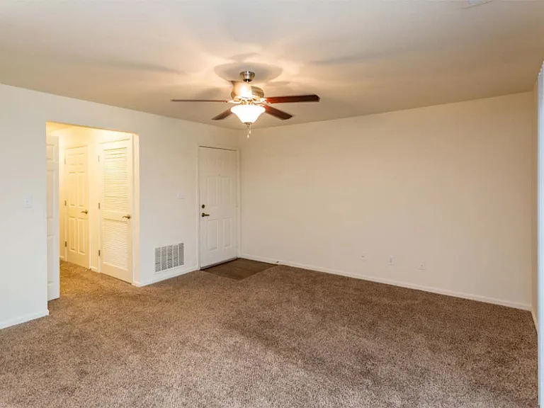 Bexley Village Apartments — Photo 27