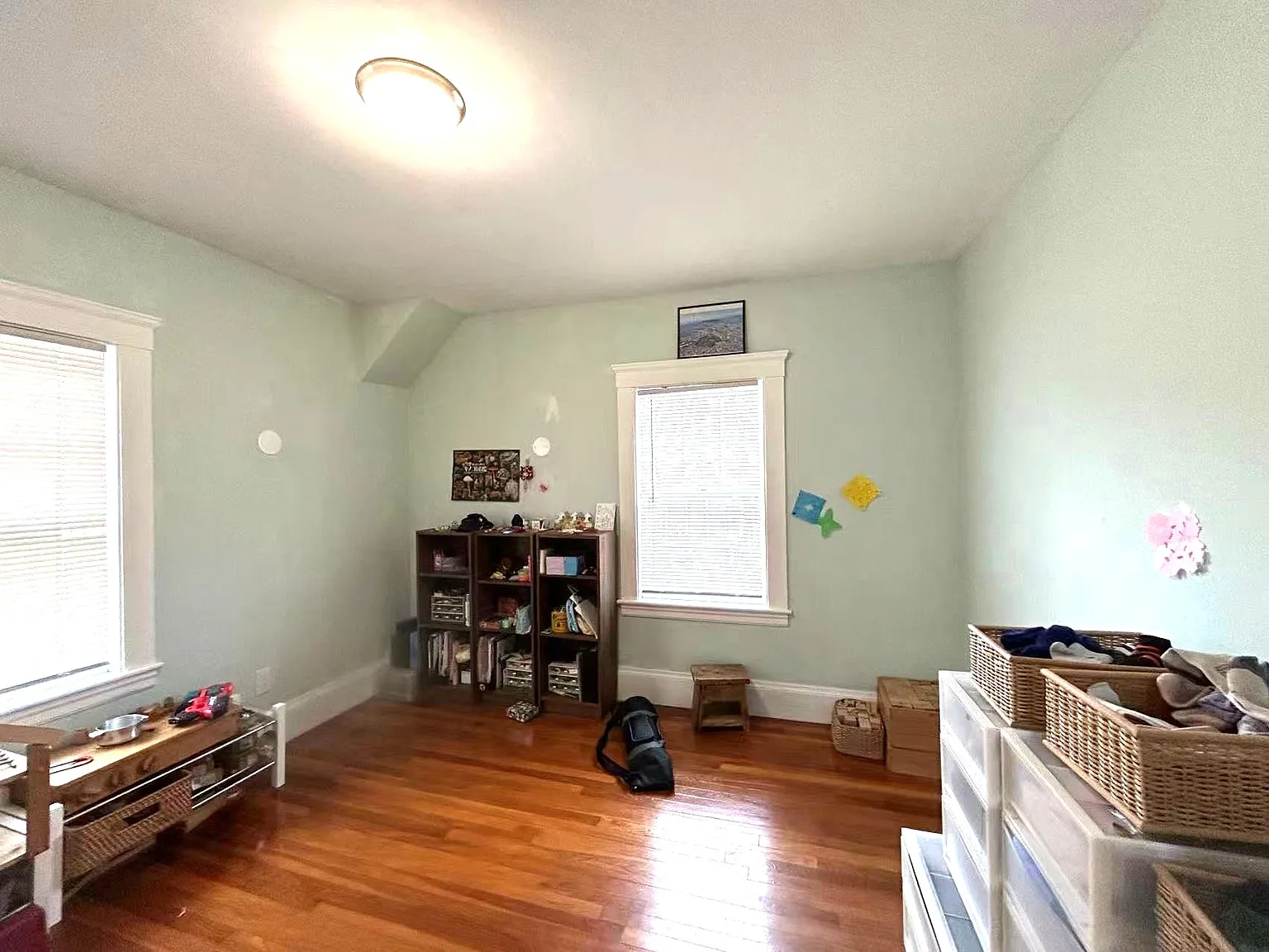 3 bed, 1.5 bath, 1936 sqft, $6,000 — Photo 2