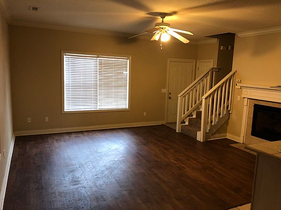 3rd image of 230 N Olive Ave
