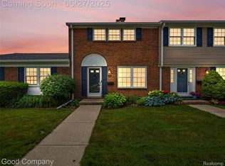 19614 Aqueduct Ct, Northville, MI 48167