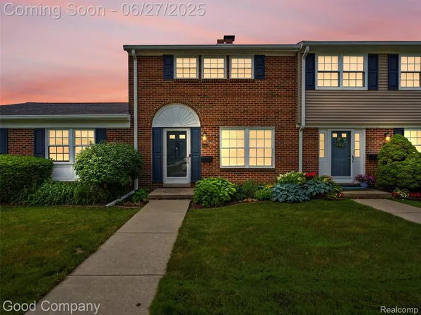 19614 Aqueduct Ct, Northville, MI 48167