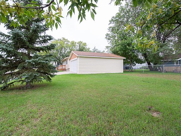 3rd image of 320 4th St E