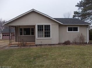 752 Lake Breeze Rd, Lorain, OH