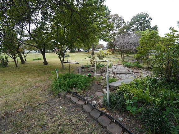 3rd image of 2942 Circle Dr