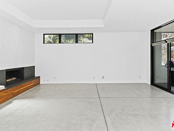 3rd image of 422 E South Venice Blvd #1