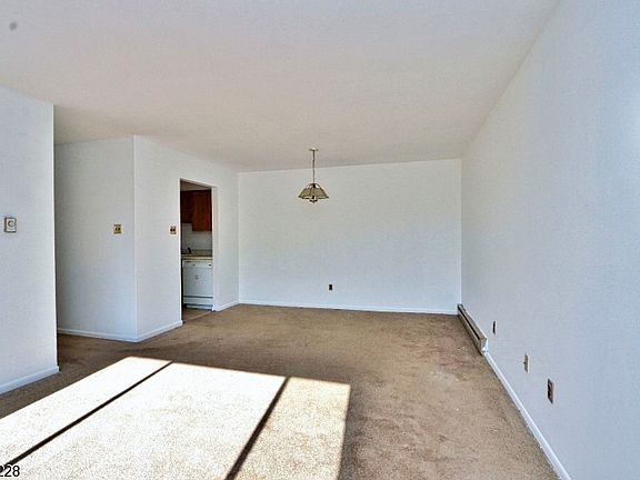 3rd image of 731-733 Belleville Ave #B13